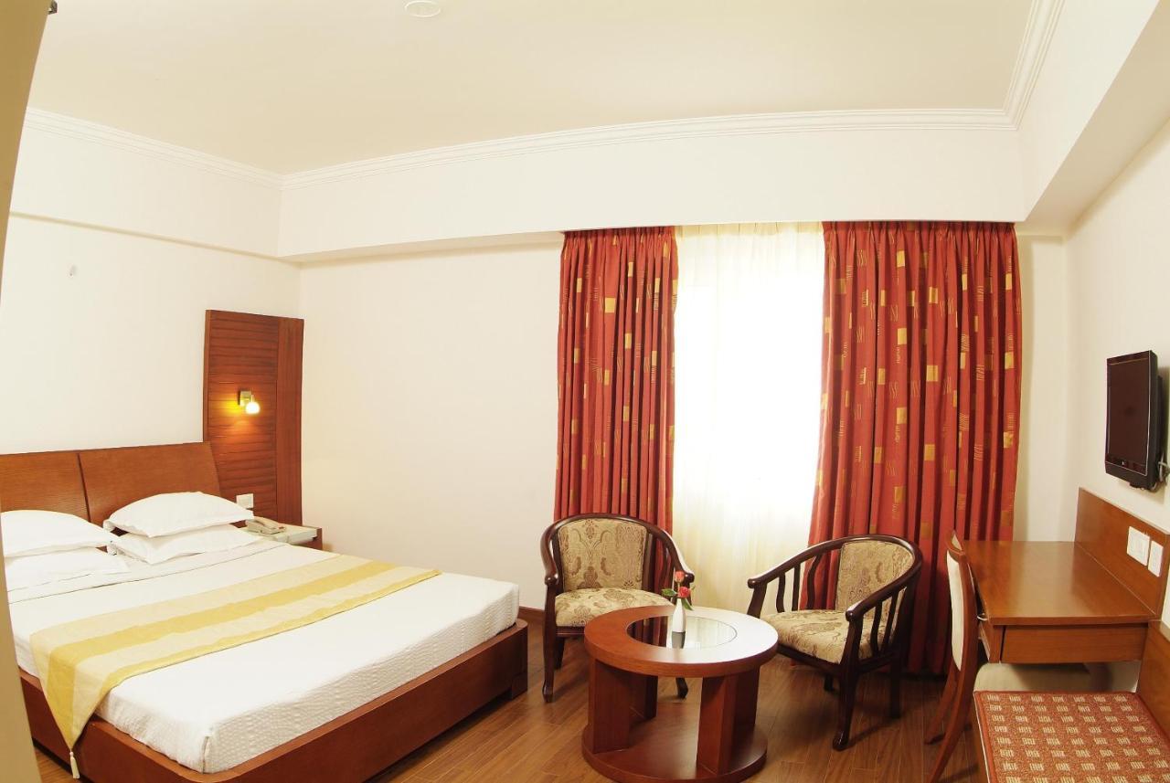 Parijatha Gateway Hotel Bangalore Exterior foto