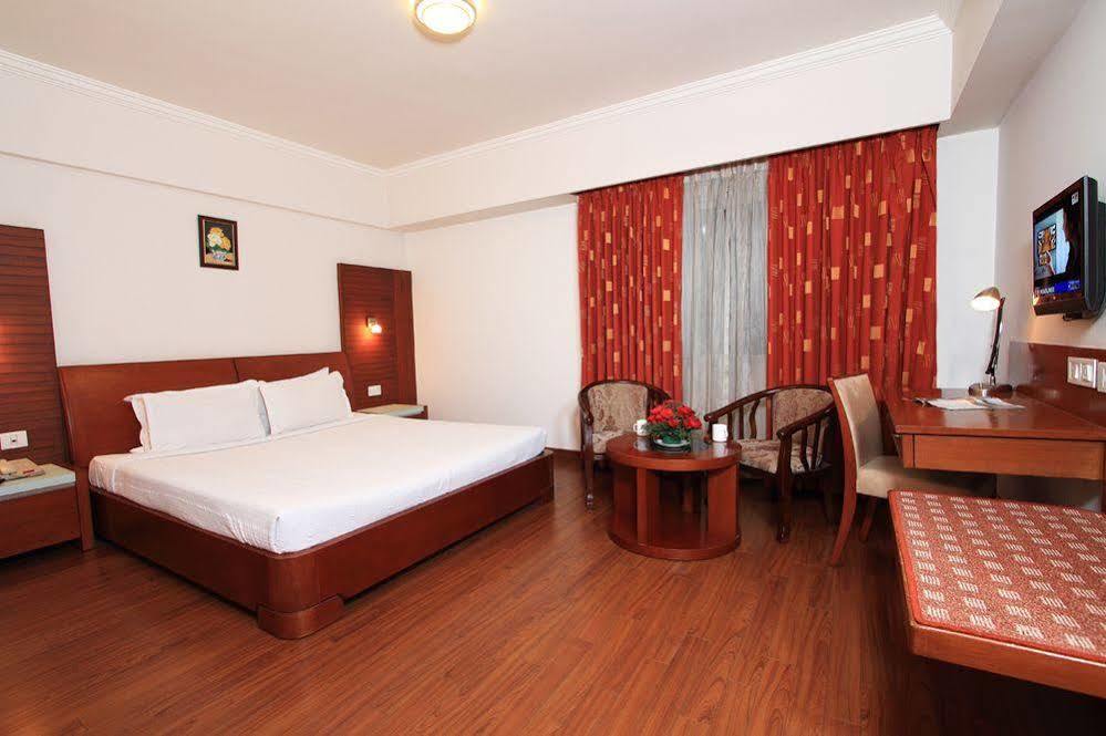 Parijatha Gateway Hotel Bangalore Exterior foto