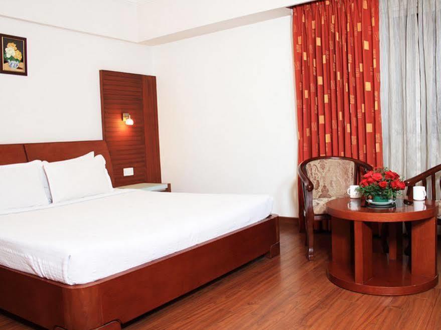 Parijatha Gateway Hotel Bangalore Exterior foto